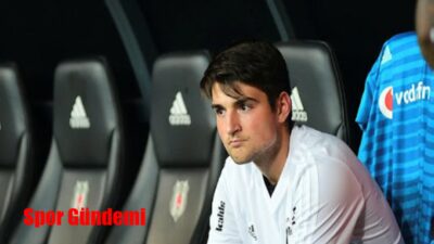 Beşiktaş'ta kaleci Ersin Destanoğlu'nun takımda kalıp kalmayacağı merak konusuydu. Ersin