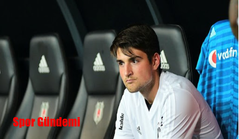 Beşiktaş'ta kaleci Ersin Destanoğlu'nun takımda kalıp kalmayacağı merak konusuydu. Ersin