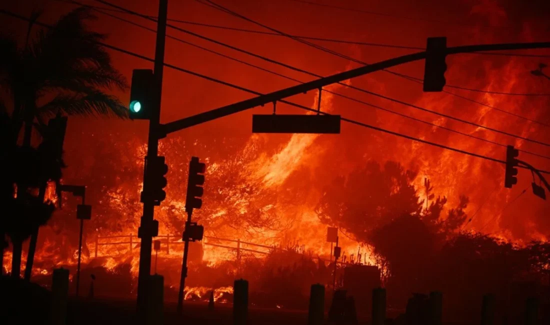 Amerika Los Angeles Yangın Neden Çıktı? merak edilen bu yangın