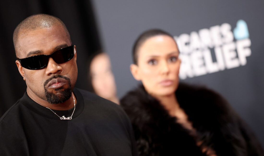 Bianca Kanye West tarafından giyilen kıyafetin tüm dünyada gündem olarak
