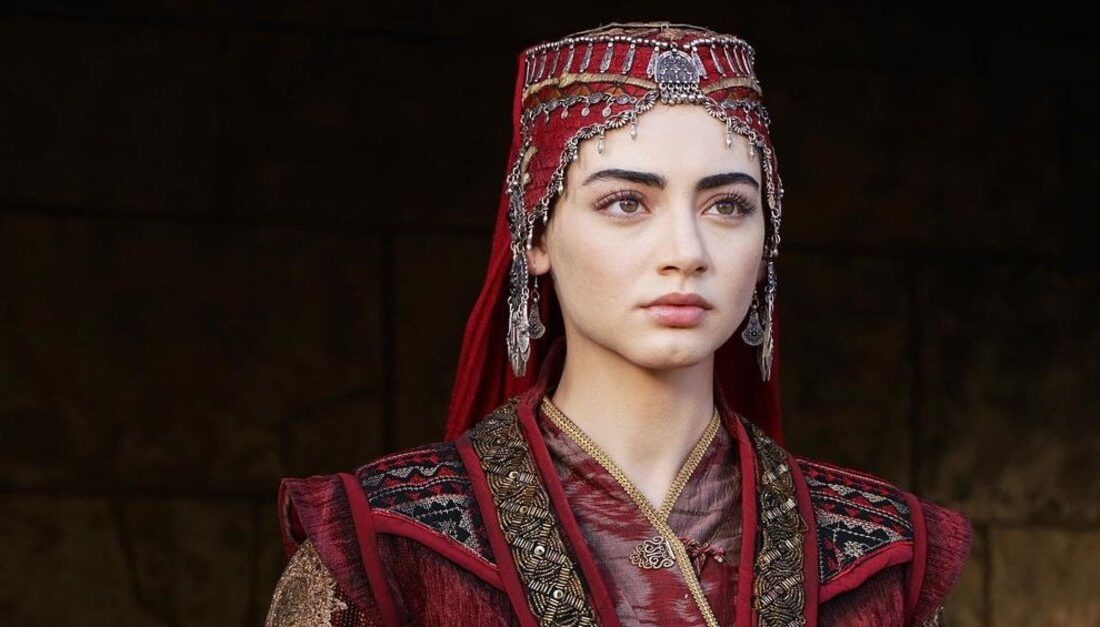 Özge Törer canlandırdığı Bala Hatun karakteri ile Kuruluş Osman dizisinde