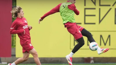 Galatasaray’ın Kemerburgaz Metin Oktay Tesisleri’nde gerçekleştirdiği antrenman, Teknik Direktör Okan